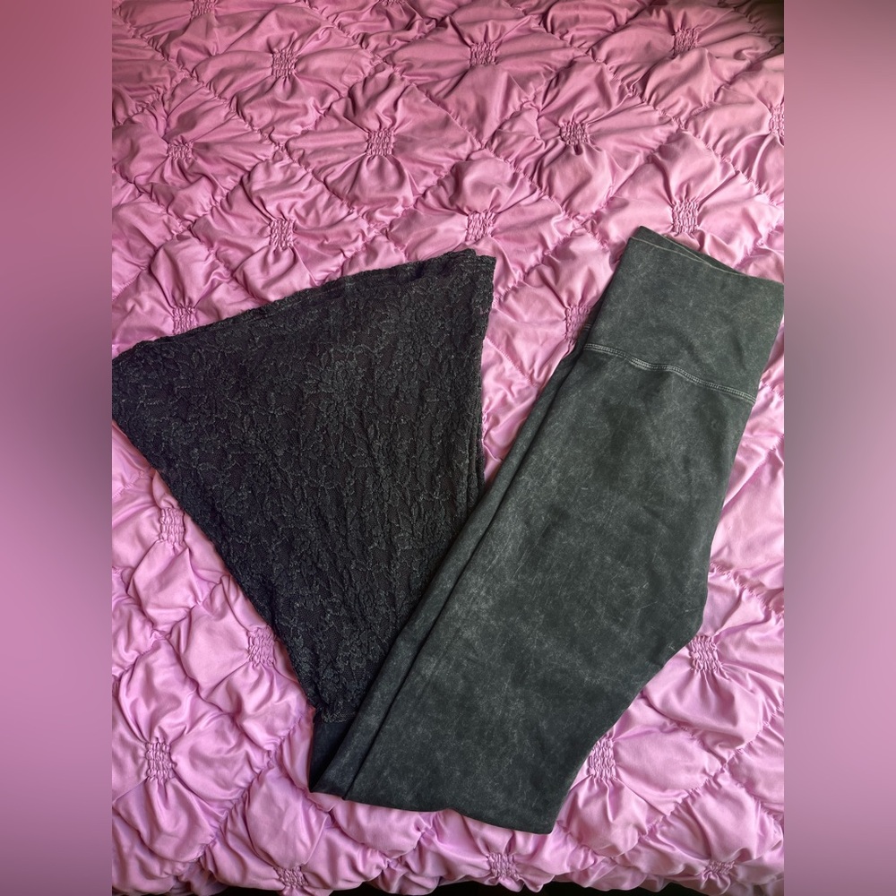 NWT!! Lace T Party Flare Leggings — Size Medium!!